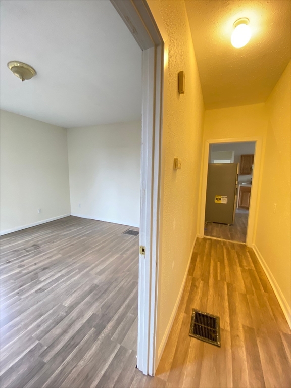 31-33 Hunt Street Springfield, MA 01108 - Photo 8 of 18 Gallery Image 8