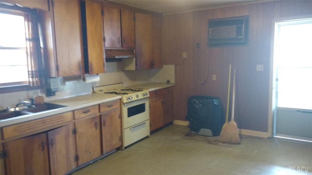 3240 Spencer Road Conover, NC 28613 - Photo 4 of 8 Gallery Image 4