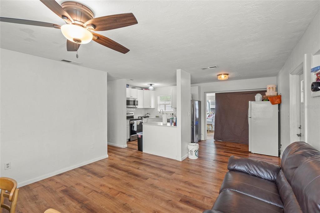 2343 Prospect Street Sarasota, FL 34239 - Photo 5 of 33 a view of a livingroom with a furniture