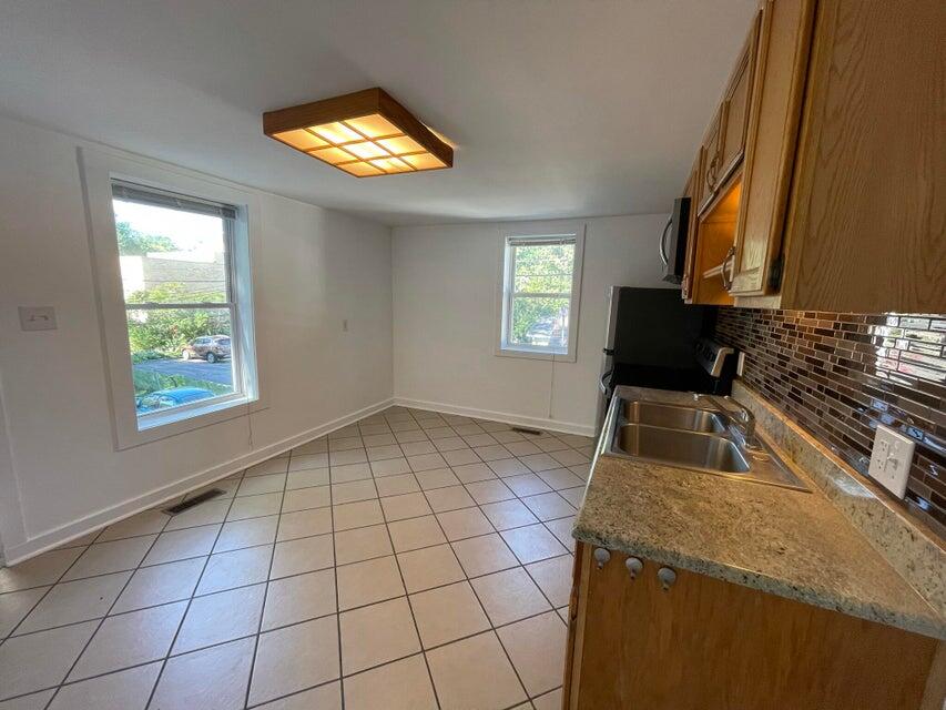 212 East Washington Street, Unit UPPR Delavan, WI 53115 - Photo 5 of 8 20220913142103436173000000-o