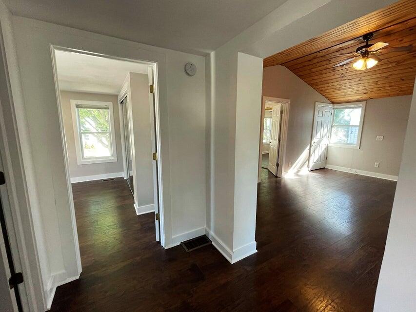 212 East Washington Street, Unit UPPR Delavan, WI 53115 - Photo 7 of 8 20220913142106545769000000-o