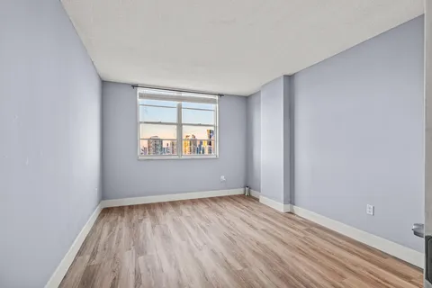 $329,999 | 500 Bayview Drive, Unit 2023, Sunny Isles Beach, FL 33160