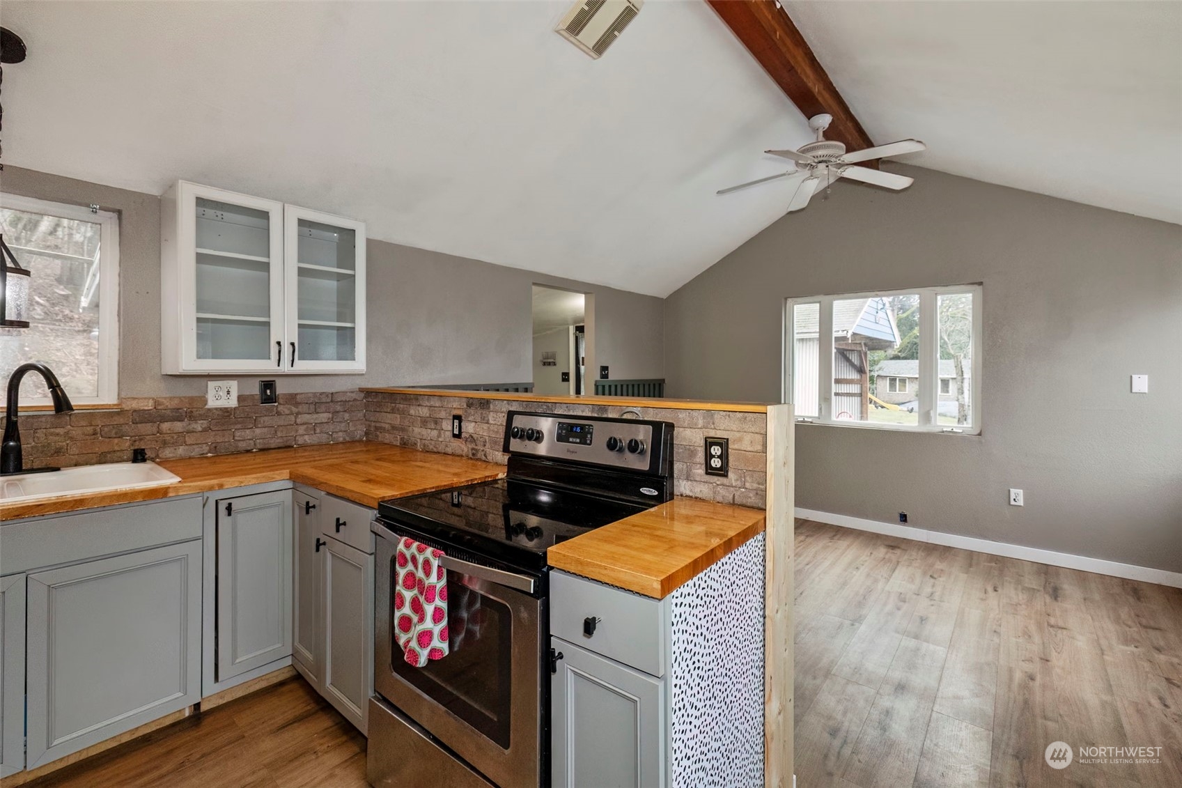 4708 Southeast Horstman Road Port Orchard, WA 98366 - Photo 11 of 37 Gallery Image 11