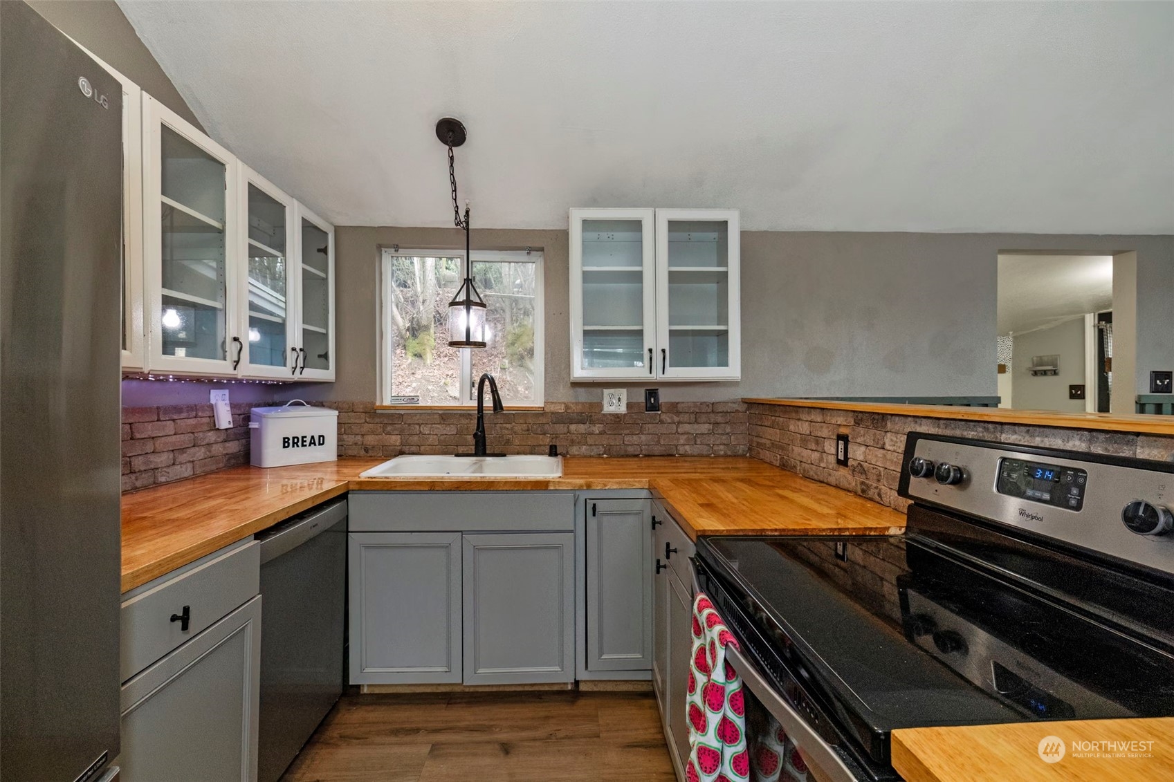4708 Southeast Horstman Road Port Orchard, WA 98366 - Photo 9 of 37 Gallery Image 9