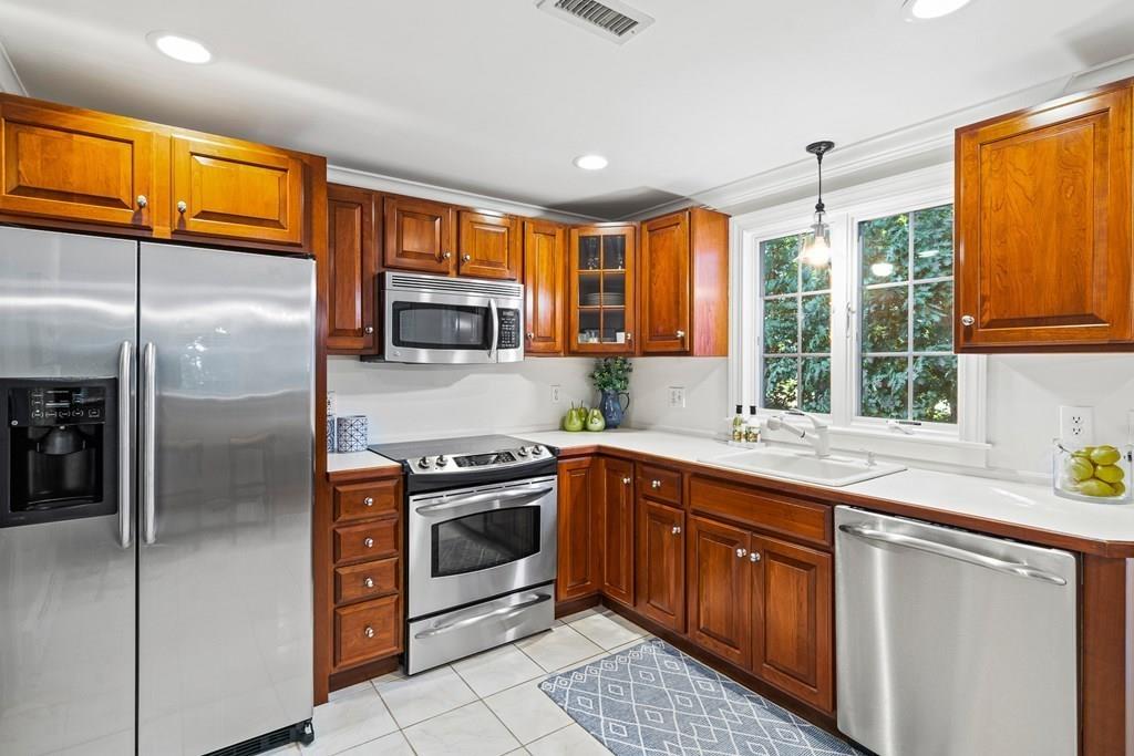 17 Carpenter Road Lynnfield, MA 01940 - Photo 8 of 37