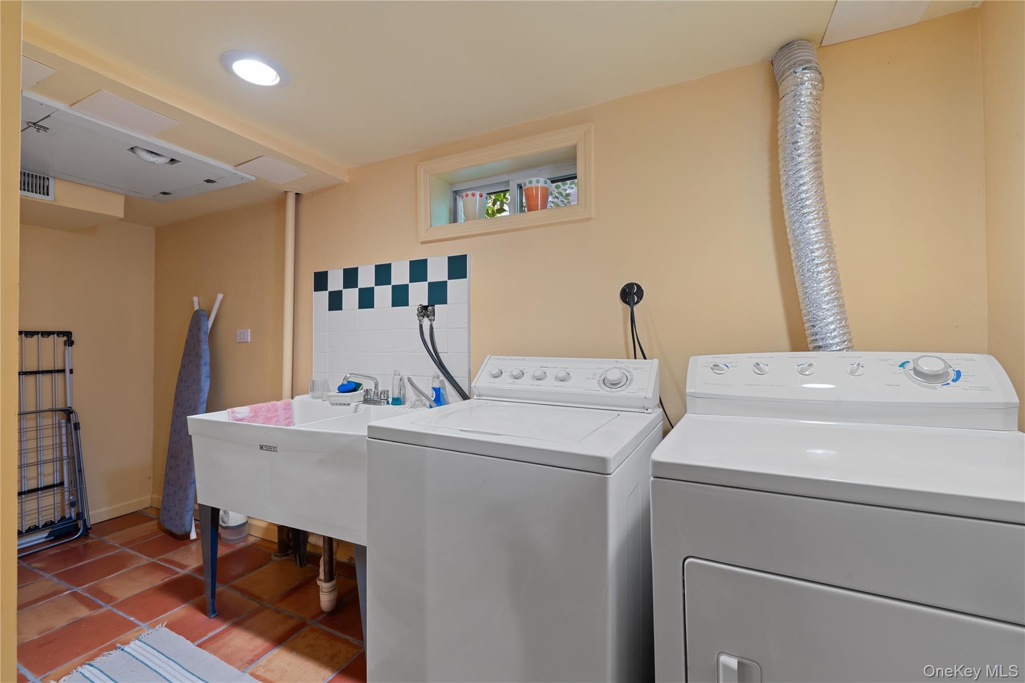 38 Hillvale Road Albertson, NY 11507 - Photo 19 of 30