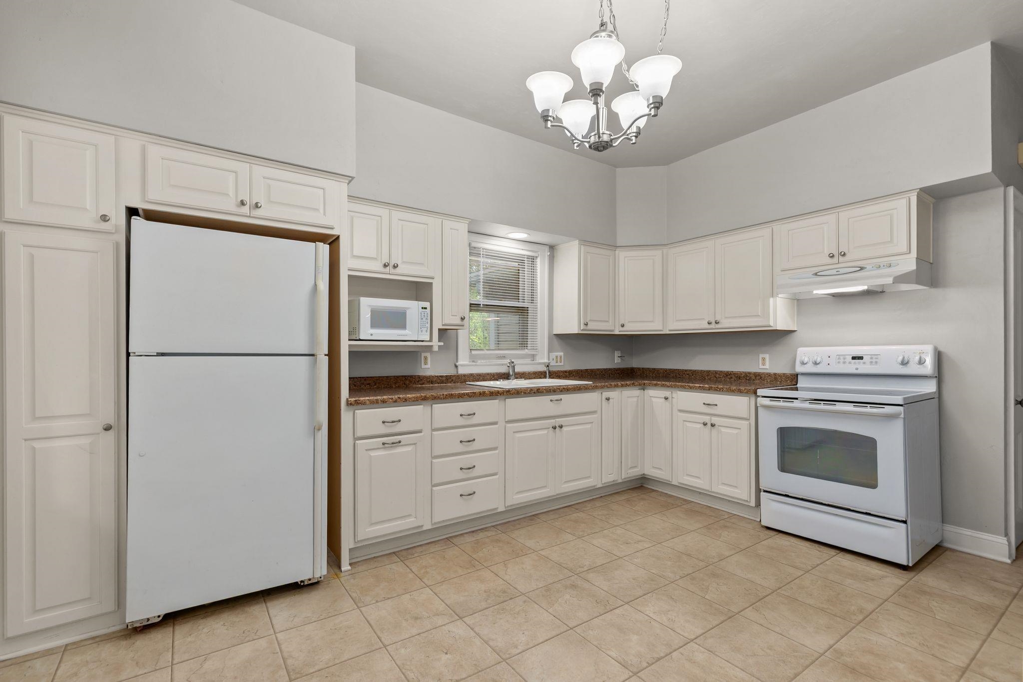 719 South State Street Appleton, WI 54911 - Photo 4 of 68