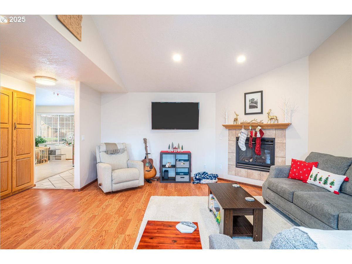 3248 18th Avenue Southeast Albany, OR 97322 - Photo 11 of 32