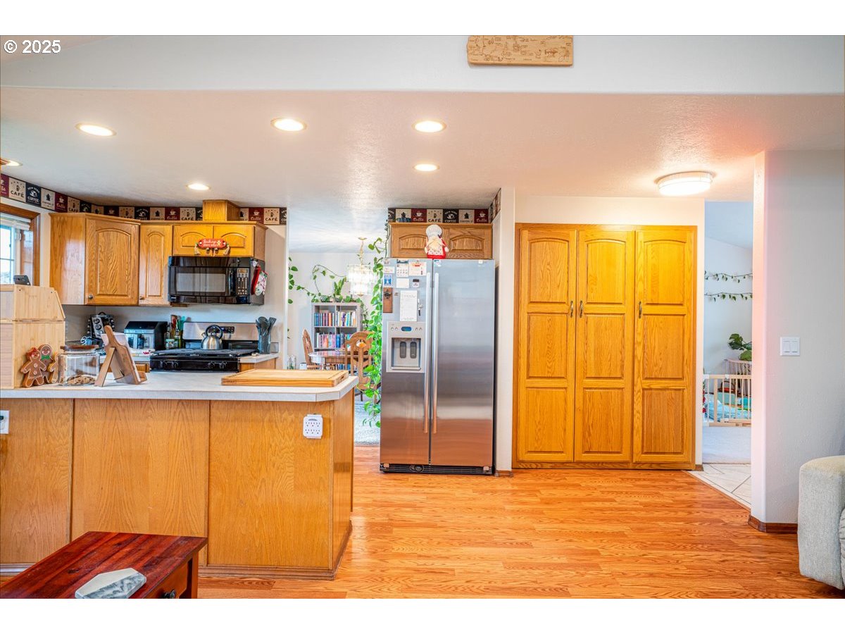 3248 18th Avenue Southeast Albany, OR 97322 - Photo 12 of 32