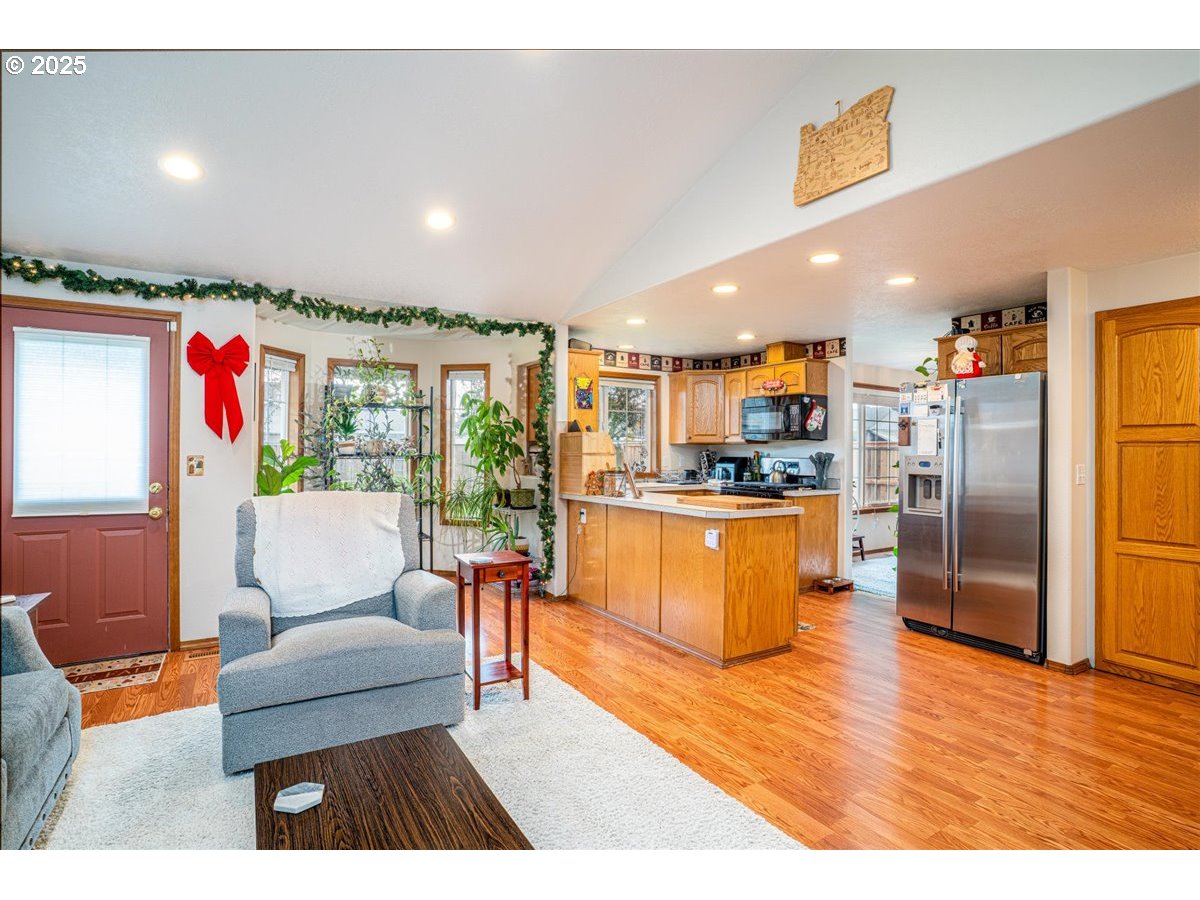 3248 18th Avenue Southeast Albany, OR 97322 - Photo 13 of 32