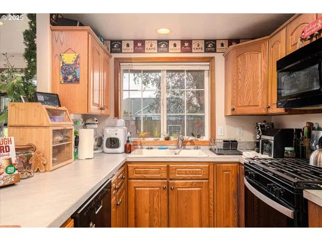 $440,000 | 3248 18th Avenue Southeast, Albany, OR 97322