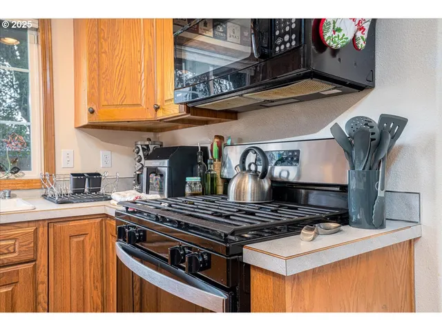 $440,000 | 3248 18th Avenue Southeast, Albany, OR 97322