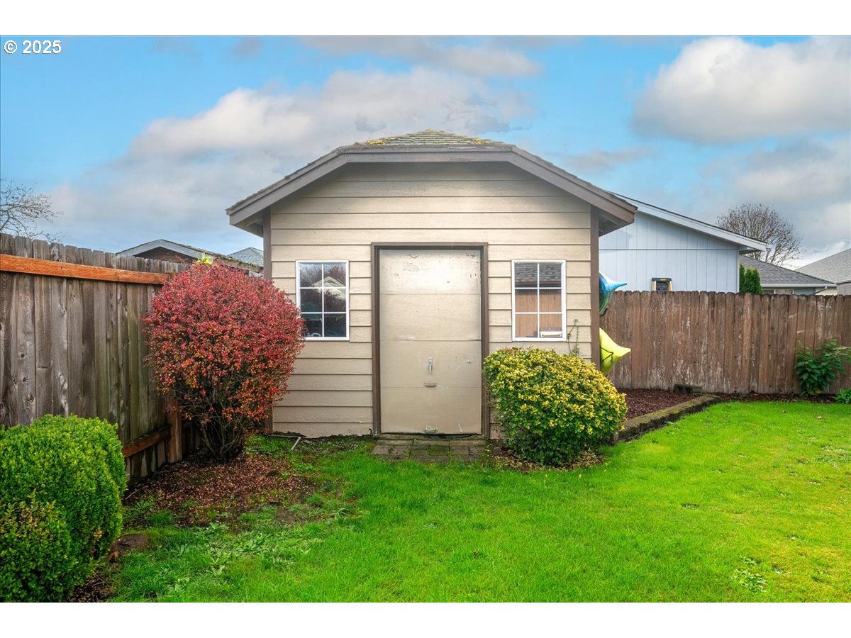 3248 18th Avenue Southeast Albany, OR 97322 - Photo 27 of 32