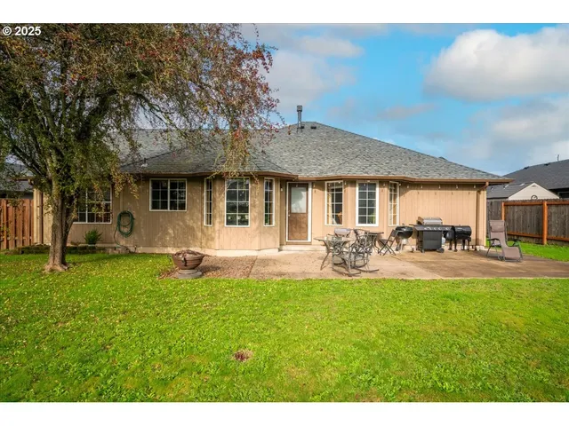 $440,000 | 3248 18th Avenue Southeast, Albany, OR 97322