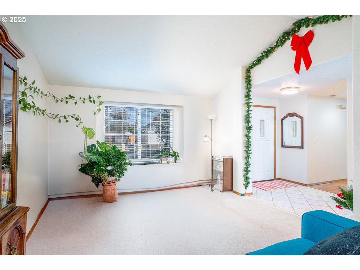 3248 18th Avenue Southeast Albany, OR 97322 - Photo 5 of 32