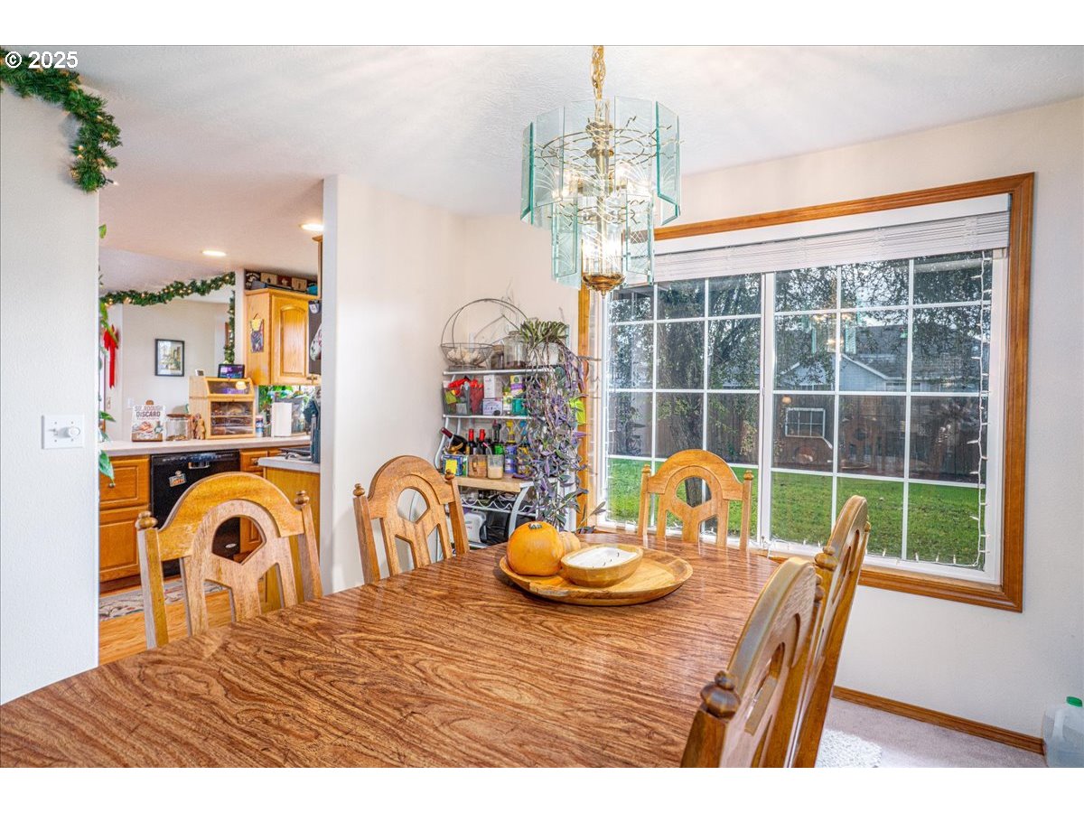 3248 18th Avenue Southeast Albany, OR 97322 - Photo 7 of 32