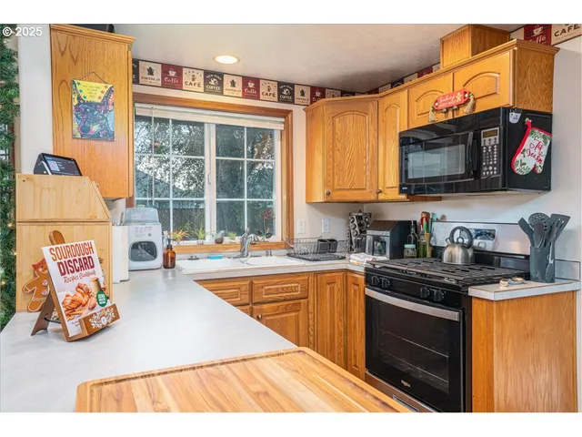 $440,000 | 3248 18th Avenue Southeast, Albany, OR 97322