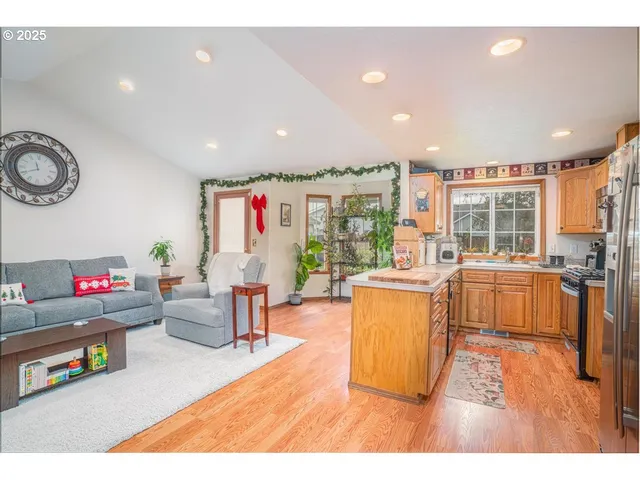 $440,000 | 3248 18th Avenue Southeast, Albany, OR 97322