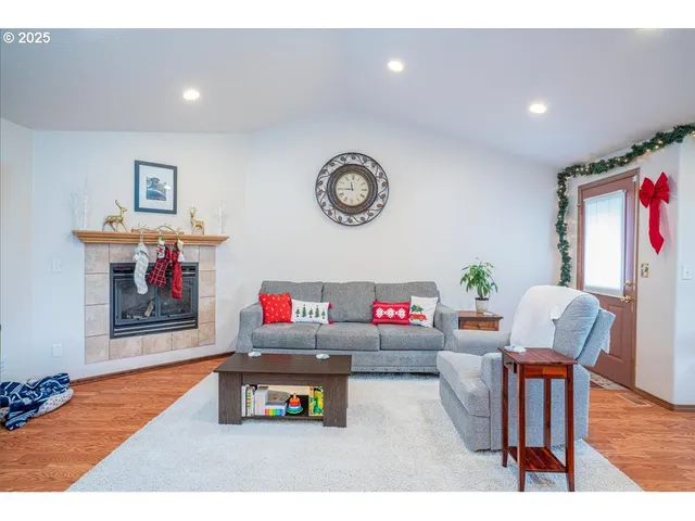 $440,000 | 3248 18th Avenue Southeast, Albany, OR 97322