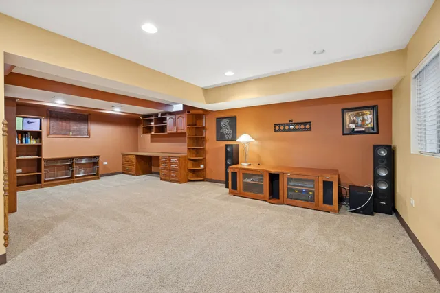 a view of a livingroom with furniture