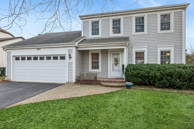 a view of backyard with a garden and plants