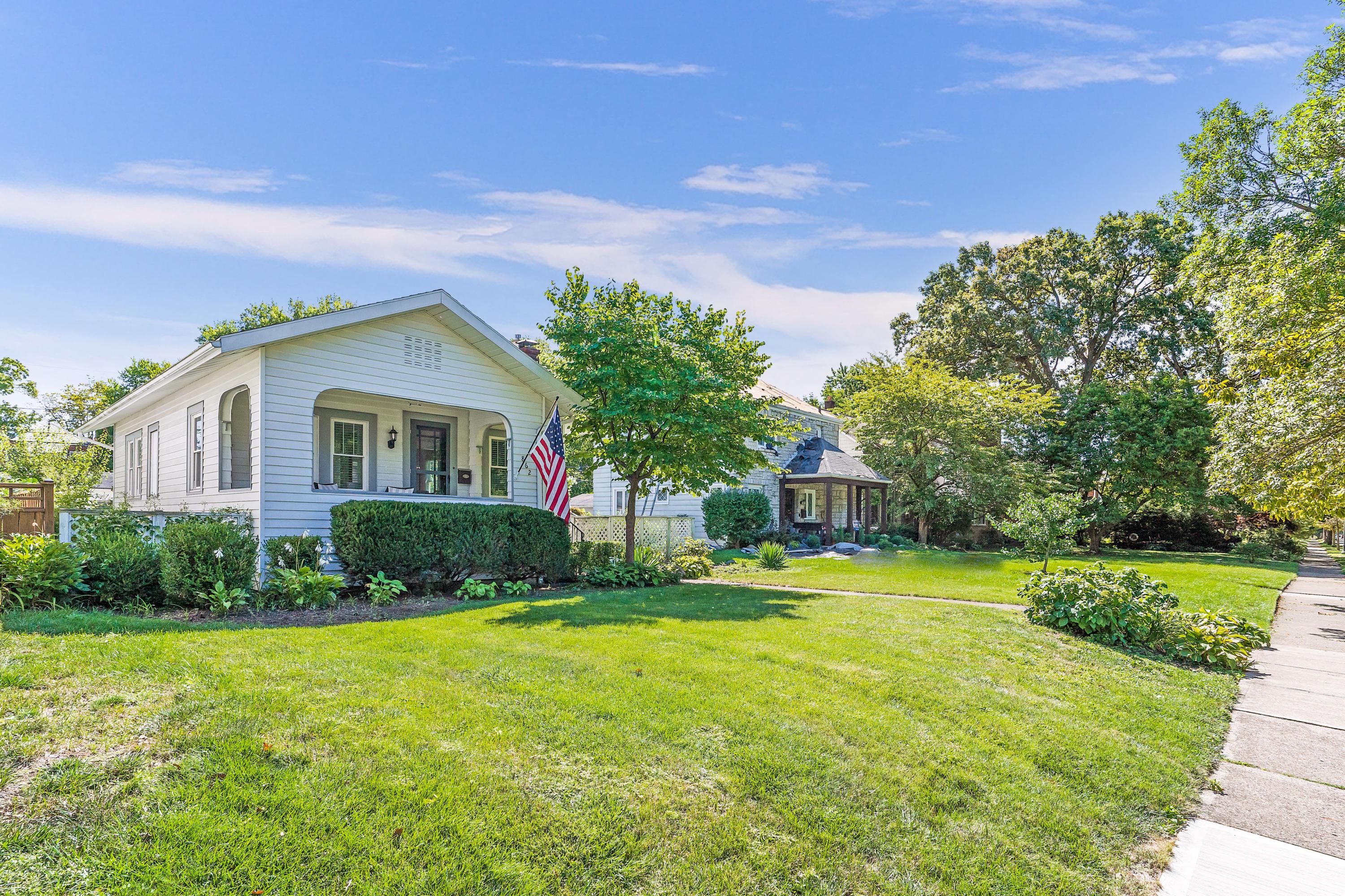862 South Cassingham Road Columbus, OH 43209 - Photo 2 of 38