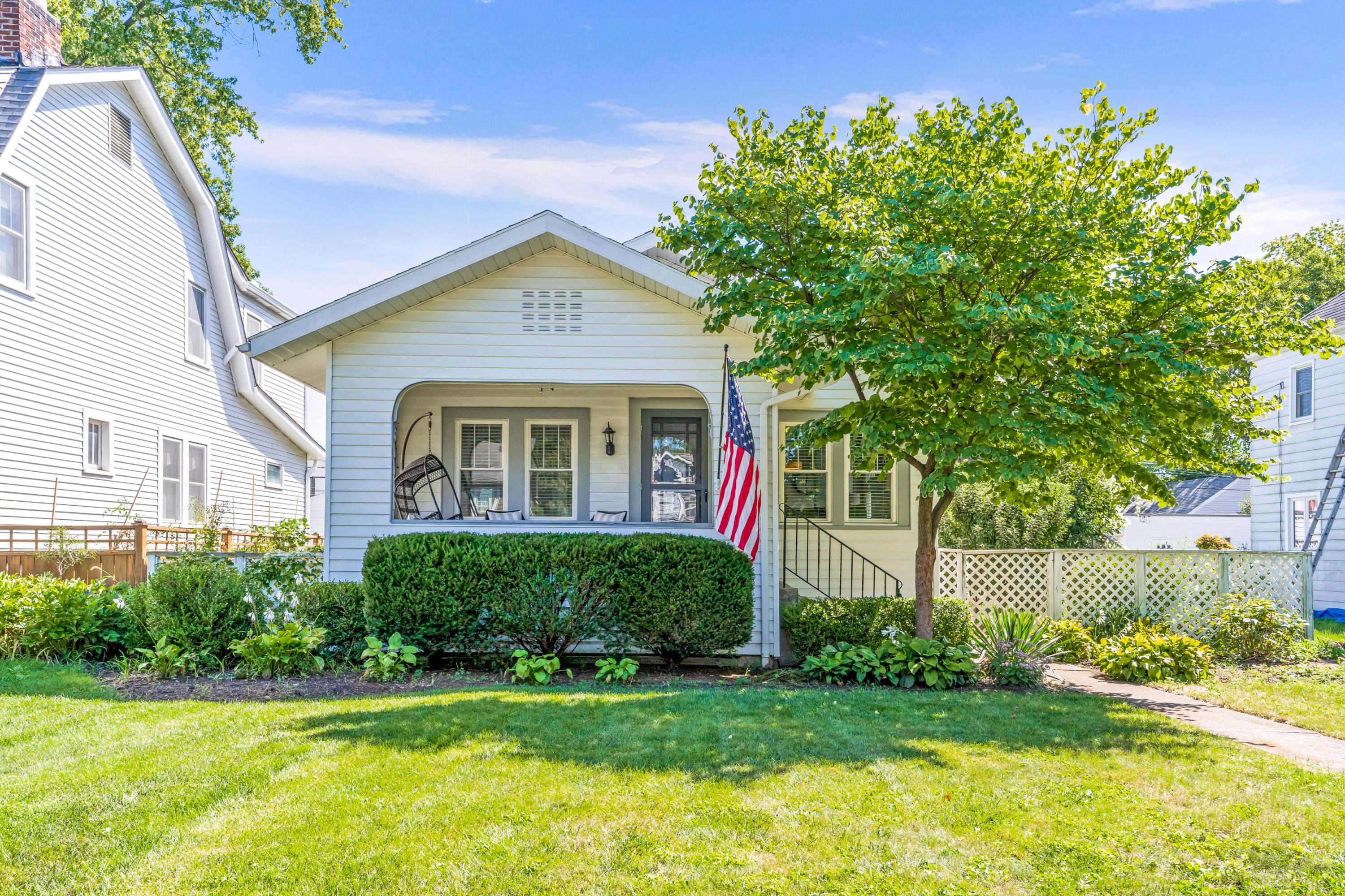 862 South Cassingham Road Columbus, OH 43209 - Photo 3 of 38