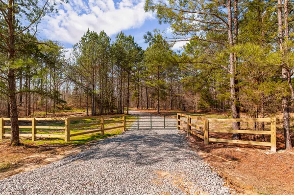 $1,025,750 | 186 Potluck Road, Canton, MS 39046