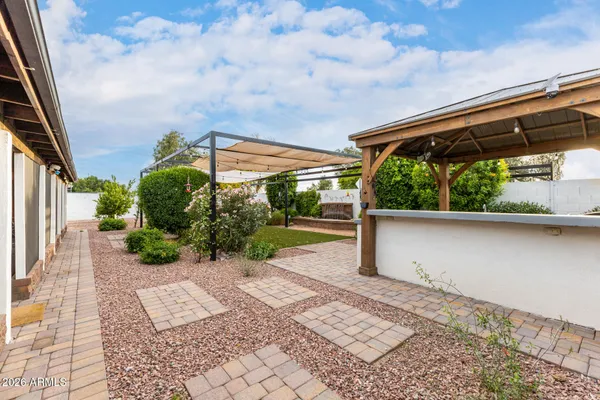a view of a backyard with pathway