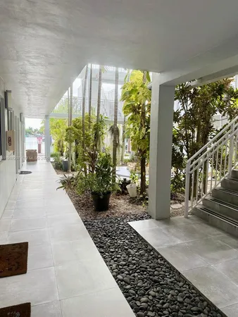 $1,900 | 2430 Northeast 135th Street, Unit 203, North Miami, FL 33181