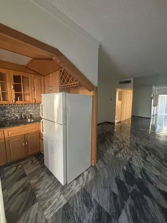 $1,900 | 2430 Northeast 135th Street, Unit 203, North Miami, FL 33181