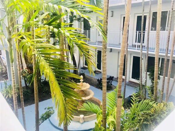 $1,900 | 2430 Northeast 135th Street, Unit 203, North Miami, FL 33181