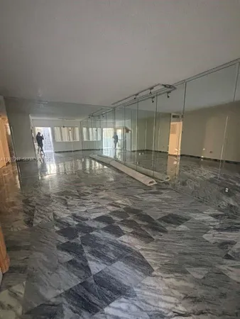 $1,900 | 2430 Northeast 135th Street, Unit 203, North Miami, FL 33181