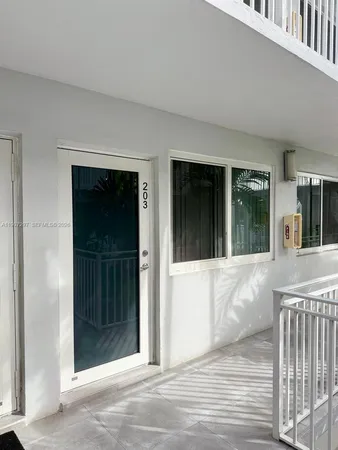 $1,900 | 2430 Northeast 135th Street, Unit 203, North Miami, FL 33181