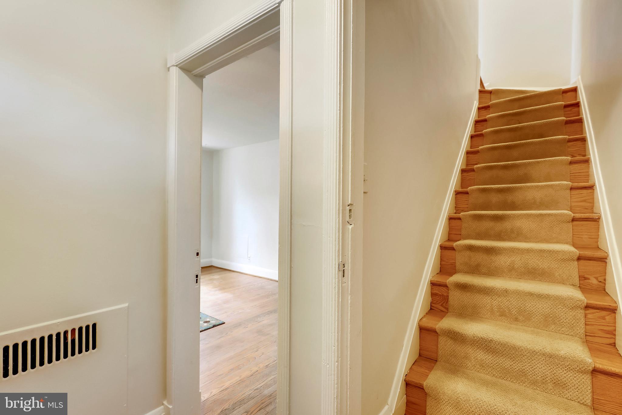 57 Murdock Road Baltimore, MD 21212 - Photo 4 of 44 Foyer