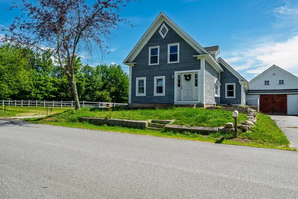 $589,000 | 131 S Road, Deerfield, NH 03037