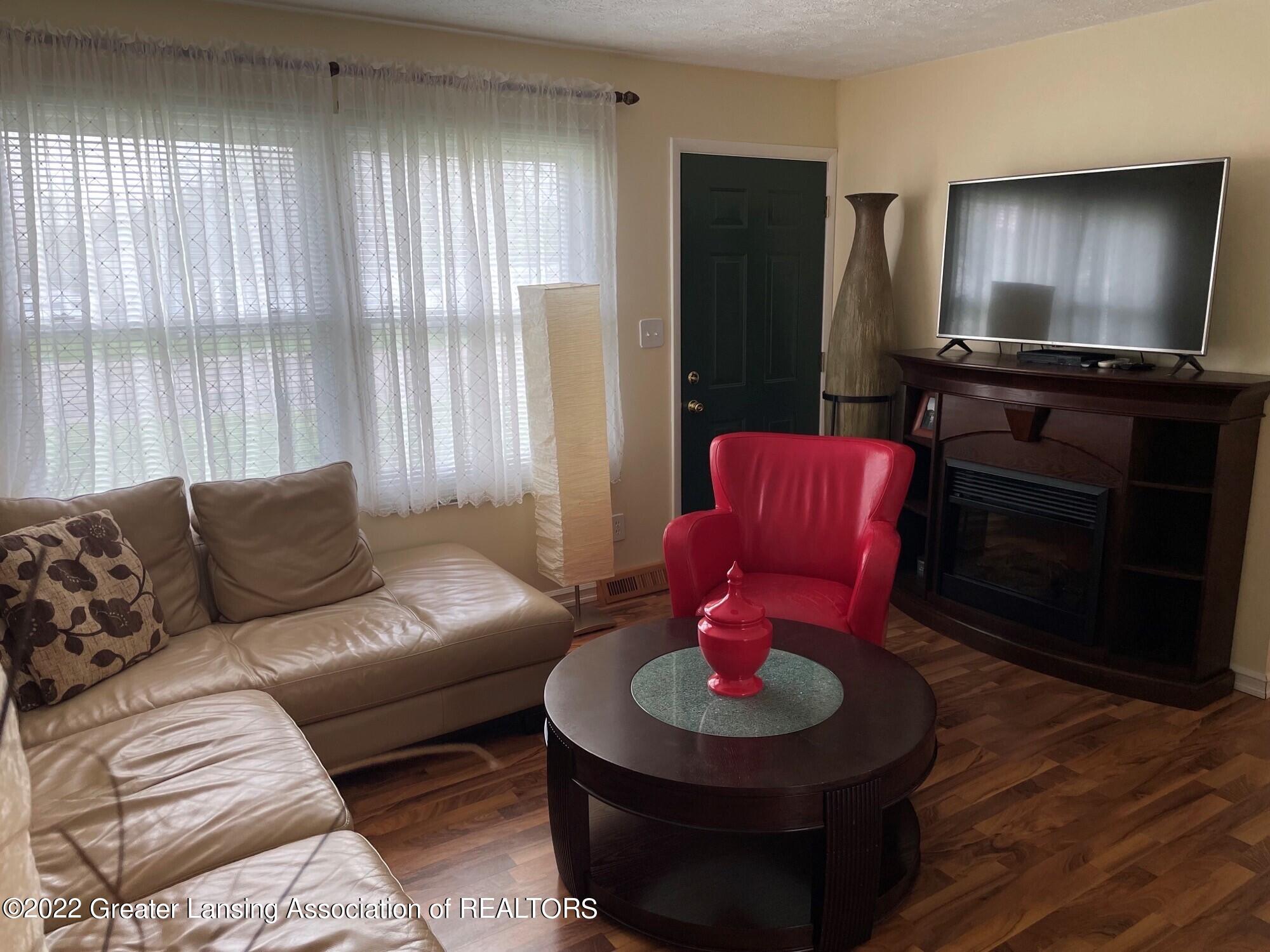 614 West Holmes Road Lansing, MI 48910 - Photo 9 of 42 8