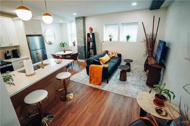 $2,400 | 110 Hotel Street, Unit 2, Utica, NY 13502