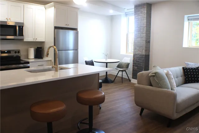 $2,400 | 110 Hotel Street, Unit 2, Utica, NY 13502
