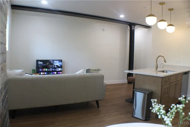 $2,400 | 110 Hotel Street, Unit 2, Utica, NY 13502