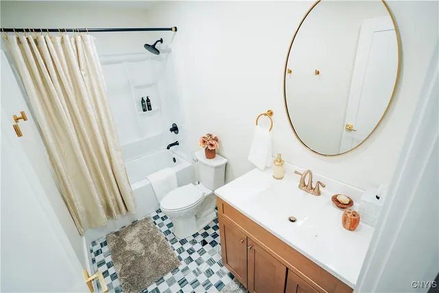 $2,400 | 110 Hotel Street, Unit 2, Utica, NY 13502