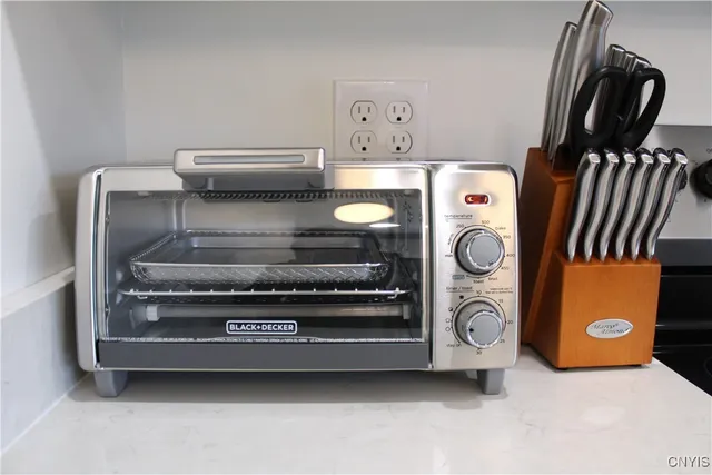 $2,400 | 110 Hotel Street, Unit 2, Utica, NY 13502