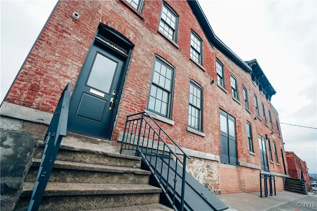 $2,400 | 110 Hotel Street, Unit 2, Utica, NY 13502