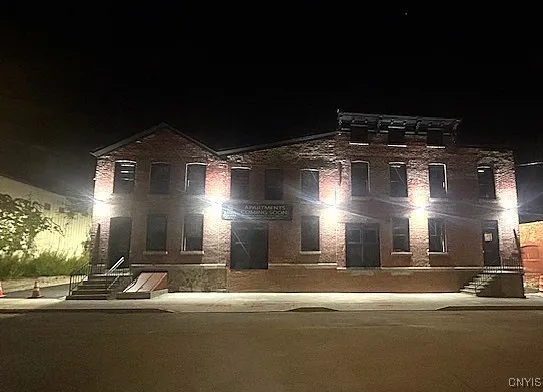 $2,400 | 110 Hotel Street, Unit 2, Utica, NY 13502