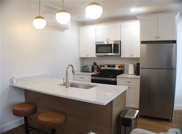 $2,400 | 110 Hotel Street, Unit 2, Utica, NY 13502