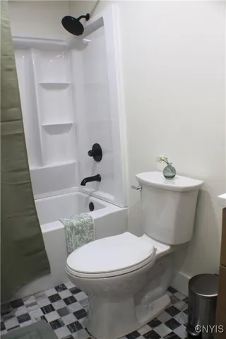 $2,400 | 110 Hotel Street, Unit 2, Utica, NY 13502