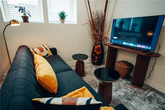 $2,400 | 110 Hotel Street, Unit 2, Utica, NY 13502