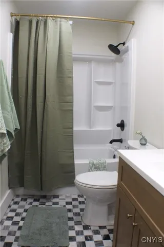 $2,400 | 110 Hotel Street, Unit 2, Utica, NY 13502