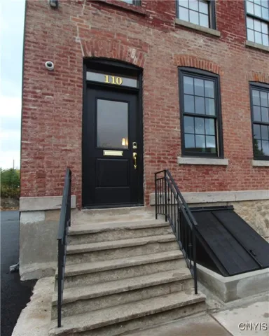 $2,400 | 110 Hotel Street, Unit 2, Utica, NY 13502