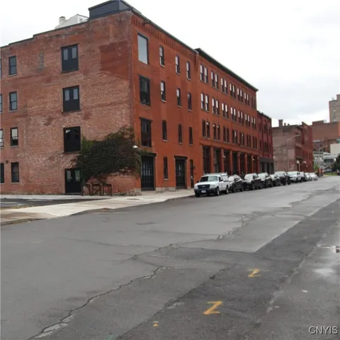 $2,400 | 110 Hotel Street, Unit 2, Utica, NY 13502